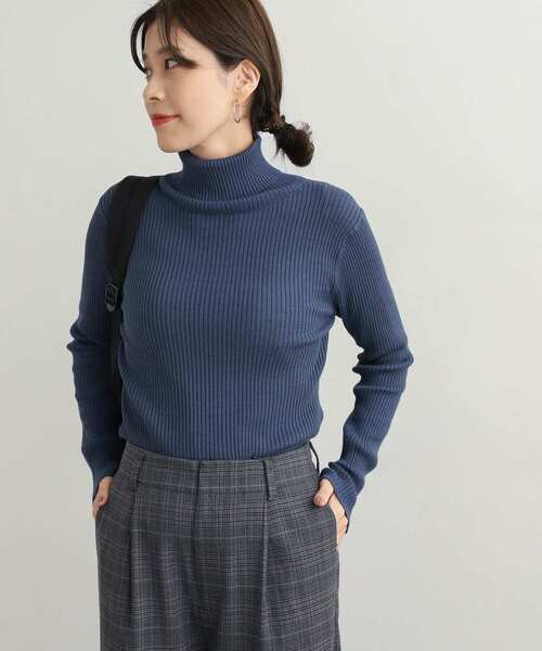 URBAN RESEARCH DOORS（アーバンリサーチドアーズ）の「タートルネックリブニット（ニット/セーター・レディース・ライトグレー/ブラウン/ブルー/ブラック・MEDIUM）」の4枚目の写真