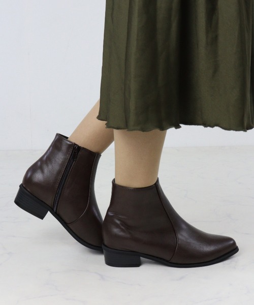 LibertyDoll（リバティードール）の「ポインテッドローヒールブーツ（ブーツ・レディース・ダークブラウン系2/ダークブラウン系4/キャメル/ブラック系1/ブラック系3/ブラック系4/ダークブラウン系3/グレー系1/ブラック系6/ブラック系5/ブラック系7/アイボリー系2/グレー系2/ブラック系2/ダークブラウン系1/アイボリー系1・LL/S/M/L/SS/3L）」の12枚目の写真