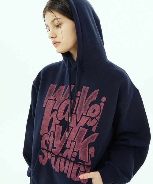 WaiKei（ワイケイ）の「【UNISEX】Wai Kei／タイポグラフィフーディー(裏起毛) 2194825（パーカー・レディース・ブラック/ネイビー/オフホワイト・MEDIUM/LARGE）」の3枚目の写真