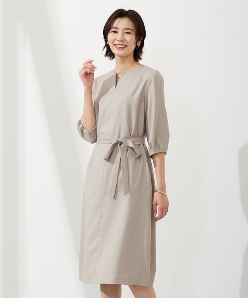 J.PRESS(ジェイプレス)の「【セットアップ対応・洗える・UVケア・速乾】 OXIJEWELストレッチ ワンピース(ワンピース・レディース・ライトグレー系/ベージュ系/ネイビー系・T15/T13)」の2枚目の写真