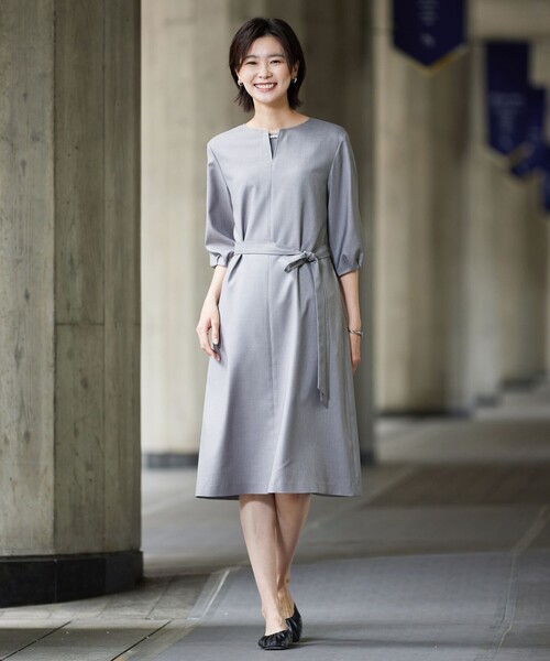 J.PRESS(ジェイプレス)の「【セットアップ対応・洗える・UVケア・速乾】 OXIJEWELストレッチ ワンピース(ワンピース・レディース・ライトグレー系/ベージュ系/ネイビー系・T15/T13)」の4枚目の写真