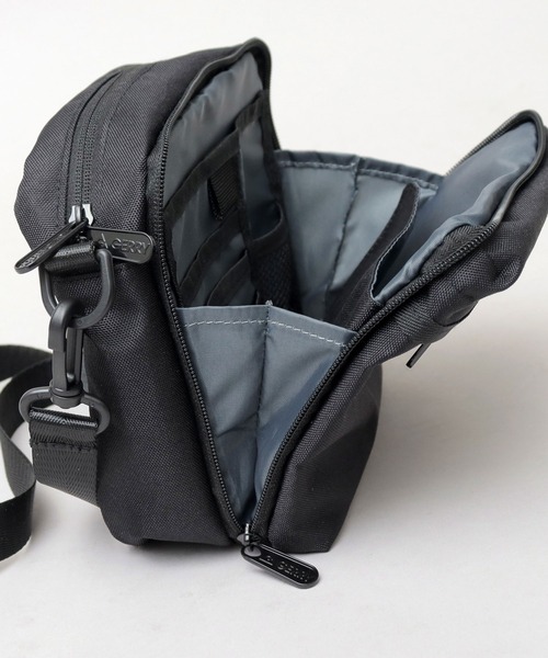 GERRY(ジェリー)の「撥水加工 リサイクルポリエステル REPREVE マルチポケット 正方形 ミニショルダーバッグ(ショルダーバッグ・メンズ・ブラウン系その他/ベージュ/ブラック/グレー・FREE)」の15枚目の写真