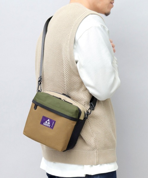 GERRY(ジェリー)の「撥水加工 リサイクルポリエステル REPREVE マルチポケット 正方形 ミニショルダーバッグ(ショルダーバッグ・メンズ・ブラウン系その他/ベージュ/ブラック/グレー・FREE)」の8枚目の写真