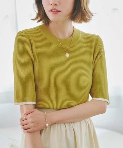titivate(ティティベイト)の「袖口配色デザイン5分袖ニットトップス(ニット/セーター・レディース・ライトグリーン/ブルー/オフホワイト/ブラック/ライトベージュ・S/M/L)」の1枚目の写真