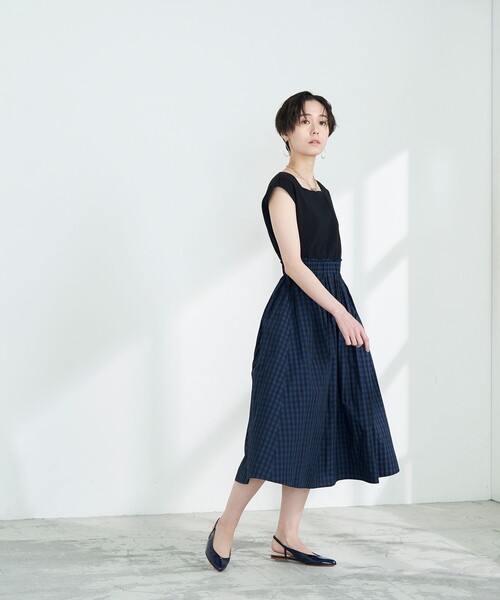 NOLLEY’S(ノーリーズ)の「◇【WEB限定】テレコ×メモリータフタドッキングワンピース(ワンピース・レディース・ブルー系その他7/ネイビー/ブラック系その他/ブラック/ベージュ・2/1)」の8枚目の写真