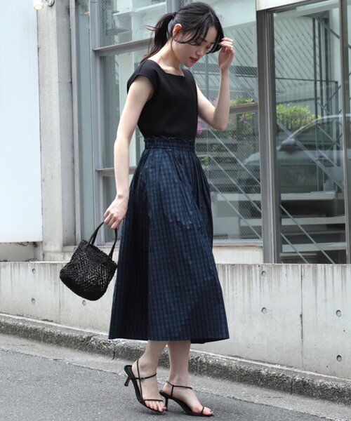 NOLLEY’S(ノーリーズ)の「◇【WEB限定】テレコ×メモリータフタドッキングワンピース(ワンピース・レディース・ブルー系その他7/ネイビー/ブラック系その他/ブラック/ベージュ・2/1)」の10枚目の写真