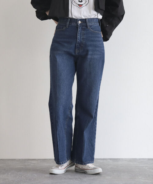 fredy emue（フレディエミュ）の「【fredyemueフレディエミュ】センタープレスストレートデニム（デニムパンツ・レディース・サックスブルー/ネイビー・36/38）」の2枚目の写真