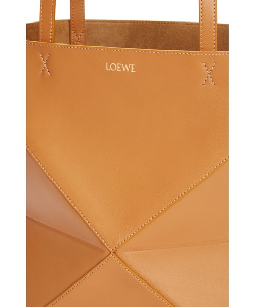 LOEWE（ロエベ）の「パズルフォルド トート（シャイニーカーフ）（トートバッグ・レディース・ブラック/ダークカーキ/ベージュ系その他・ONE SIZE）」の19枚目の写真