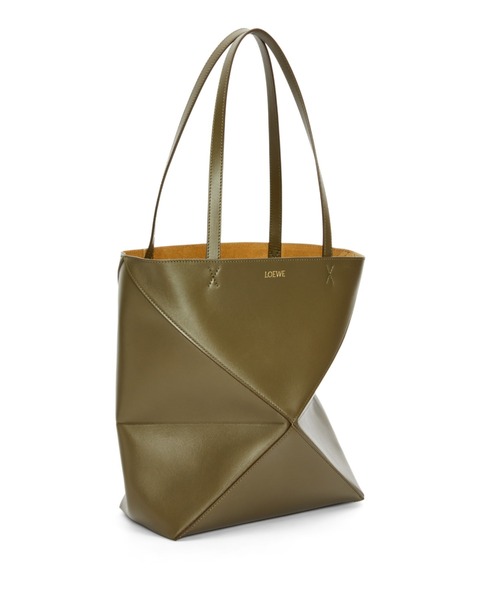 LOEWE（ロエベ）の「パズルフォルド トート（シャイニーカーフ）（トートバッグ・レディース・ブラック/ダークカーキ/ベージュ系その他・ONE SIZE）」の21枚目の写真