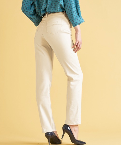 BELLUNA（ベルーナ）の「静電防止蓄熱綿サテンカラーパンツ股下６９cm（その他パンツ・レディース・サンドベージュ/パープル系その他/オフホワイト/マスタード/グリーン/ブラック/レッド系その他/モカ/キャメル/モスグリーン/パープル/イエロー系その他・LARGE/X-LARGE/MEDIUM/SMALL）」の2枚目の写真