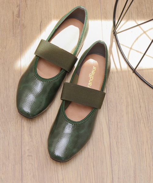 grandfleur(グランドフルール)の「太めベルト スクエアトゥフラットパンプス(パンプス・レディース・グリーン/ブラック/ブラウン・25.5cm/25.0cm/24.5cm/26.5cm/23.0cm/22.5cm/26.0cm/23.5cm/24.0cm)」の3枚目の写真