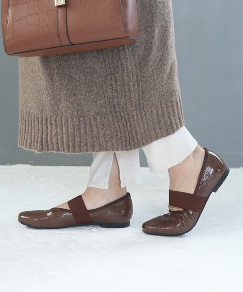 grandfleur(グランドフルール)の「太めベルト スクエアトゥフラットパンプス(パンプス・レディース・グリーン/ブラック/ブラウン・25.5cm/25.0cm/24.5cm/26.5cm/23.0cm/22.5cm/26.0cm/23.5cm/24.0cm)」の5枚目の写真