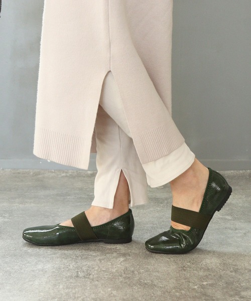 grandfleur(グランドフルール)の「太めベルト スクエアトゥフラットパンプス(パンプス・レディース・グリーン/ブラック/ブラウン・25.5cm/25.0cm/24.5cm/26.5cm/23.0cm/22.5cm/26.0cm/23.5cm/24.0cm)」の9枚目の写真