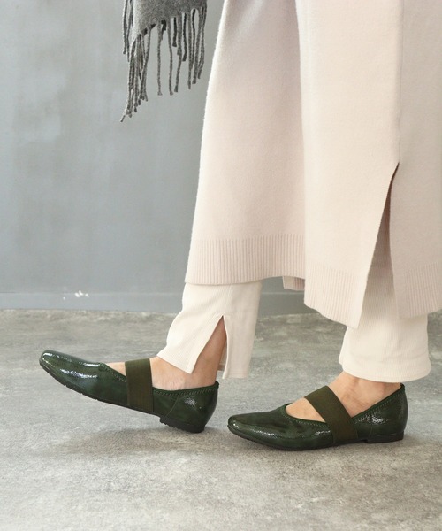 grandfleur(グランドフルール)の「太めベルト スクエアトゥフラットパンプス(パンプス・レディース・グリーン/ブラック/ブラウン・25.5cm/25.0cm/24.5cm/26.5cm/23.0cm/22.5cm/26.0cm/23.5cm/24.0cm)」の10枚目の写真