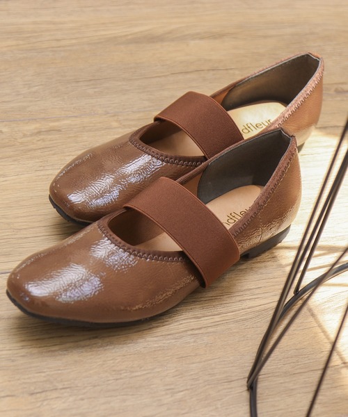 grandfleur(グランドフルール)の「太めベルト スクエアトゥフラットパンプス(パンプス・レディース・グリーン/ブラック/ブラウン・25.5cm/25.0cm/24.5cm/26.5cm/23.0cm/22.5cm/26.0cm/23.5cm/24.0cm)」の11枚目の写真