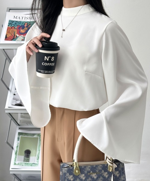 ECLIN（エクラン）の「ハイネックフレアスリーブブラウス（シャツ/ブラウス・レディース・ホワイト/ベージュ/ブラック・M/L）」の2枚目の写真