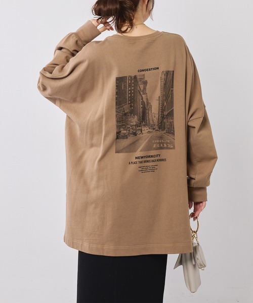 PUAL CE CIN(ピュアルセシン)の「ニューヨークフォトプリントプルオーバー(Tシャツ/カットソー・レディース・オートミール/キャメル・FREE)」の2枚目の写真