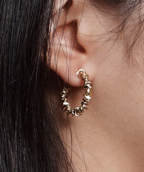 misto accessories(ミストアクセサリーズ)の「Coiled ニュアンスメタルピアス(ピアス(両耳用)・レディース・ゴールド/シルバー・FREE)」の2枚目の写真