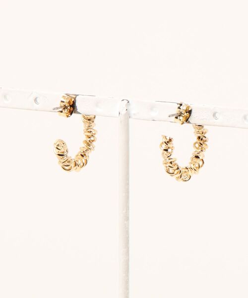 misto accessories(ミストアクセサリーズ)の「Coiled ニュアンスメタルピアス(ピアス(両耳用)・レディース・ゴールド/シルバー・FREE)」の3枚目の写真