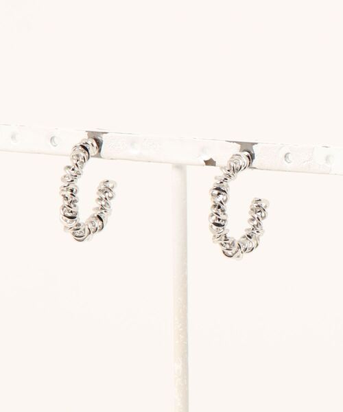 misto accessories(ミストアクセサリーズ)の「Coiled ニュアンスメタルピアス(ピアス(両耳用)・レディース・ゴールド/シルバー・FREE)」の4枚目の写真