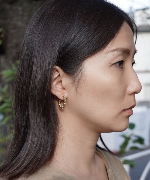 misto accessories(ミストアクセサリーズ)の「Coiled ニュアンスメタルピアス(ピアス(両耳用)・レディース・ゴールド/シルバー・FREE)」の8枚目の写真