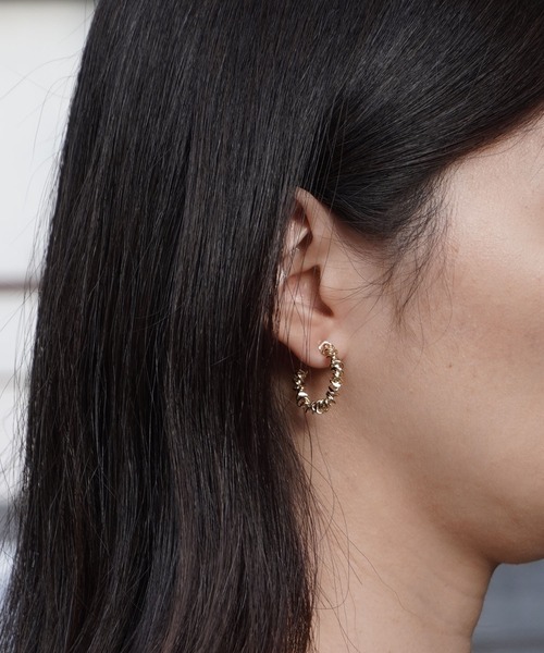 misto accessories(ミストアクセサリーズ)の「Coiled ニュアンスメタルピアス(ピアス(両耳用)・レディース・ゴールド/シルバー・FREE)」の9枚目の写真
