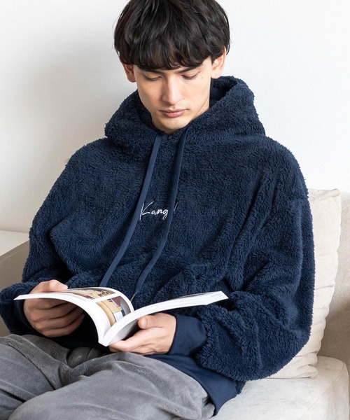 KANGOL（カンゴール）の「KANGOL × Rocky Monroe 別注コラボ ロゴ刺繍ボアフリースプルオーバーパーカー（パーカー・メンズ・ブラウン/ブラック/ネイビー/グレー/ベージュ/ブルー/オフホワイト・XL/M/L）」の6枚目の写真