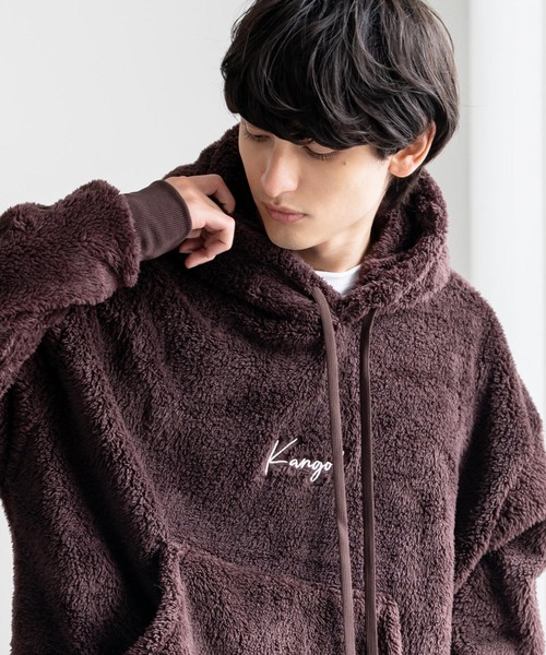 KANGOL（カンゴール）の「KANGOL × Rocky Monroe 別注コラボ ロゴ刺繍ボアフリースプルオーバーパーカー（パーカー・メンズ・ブラウン/ブラック/ネイビー/グレー/ベージュ/ブルー/オフホワイト・XL/M/L）」の4枚目の写真