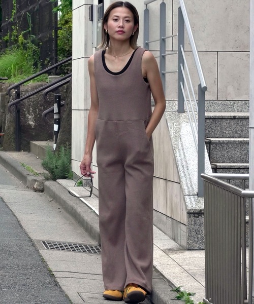 roial(ロイアル)の「OVERALL/ROIAL(ロイアル)ワイドフレアシルエットオーバーオール(サロペット/オーバーオール・レディース・ブラウン/イエロー/チャコールグレー・MEDIUM/SMALL)」の1枚目の写真