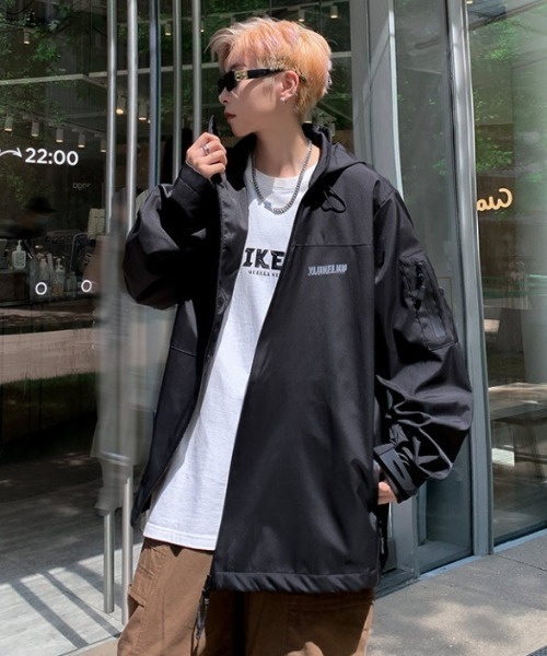 MGV（エムジーヴィー）の「ユニークジップテックナイロンジャケット