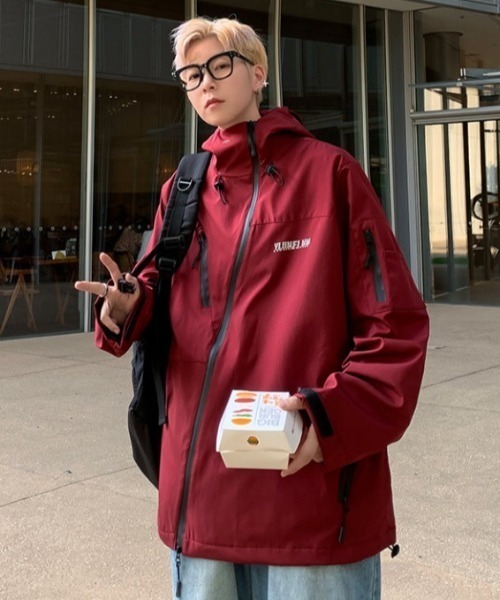 MGV（エムジーヴィー）の「ユニークジップテックナイロンジャケット