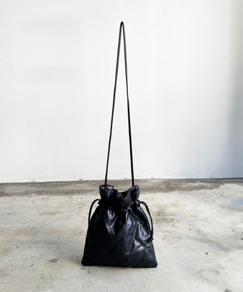 SPRUCE(スプルース)の「EM:アデン 210g 軽量 巾着ショルダー 旅行バッグ(ショルダーバッグ・レディース・ホワイト/グレー/ブラック/シルバー・FREE)」の13枚目の写真