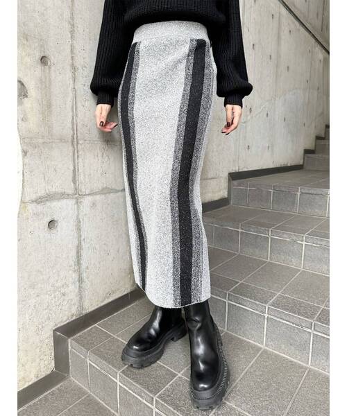 MURUA（ムルーア）の「バックスリットニットナロースカート（スカート・レディース・ブラック/グレー/ブルー/ダークオレンジ・FREE）」の3枚目の写真