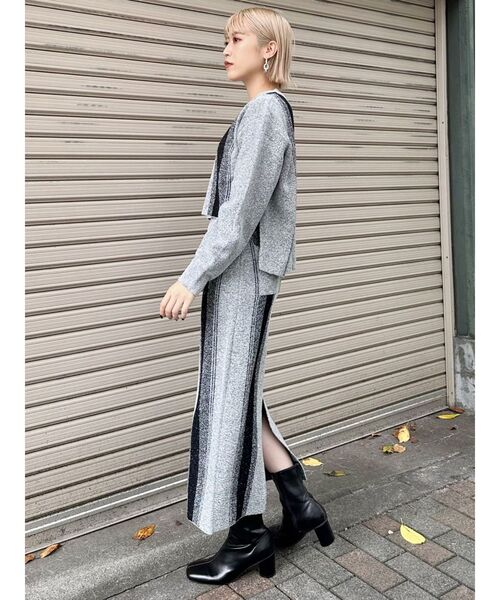 MURUA（ムルーア）の「バックスリットニットナロースカート（スカート・レディース・ブラック/グレー/ブルー/ダークオレンジ・FREE）」の6枚目の写真