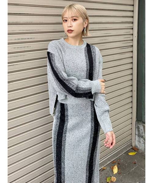 MURUA（ムルーア）の「バックスリットニットナロースカート（スカート・レディース・ブラック/グレー/ブルー/ダークオレンジ・FREE）」の8枚目の写真