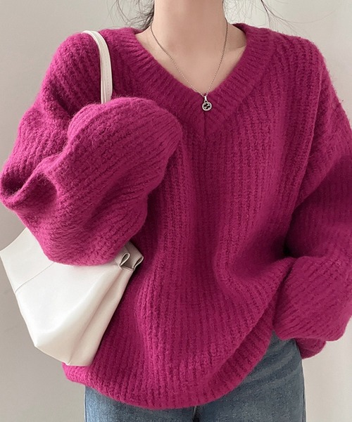 Girly Doll（ガーリードール）の「Vネックオーバーサイズニット（ニット/セーター・レディース・パープル/ホワイト/ピンク/ブラウン/ベージュ/グリーン・FREE）」の6枚目の写真