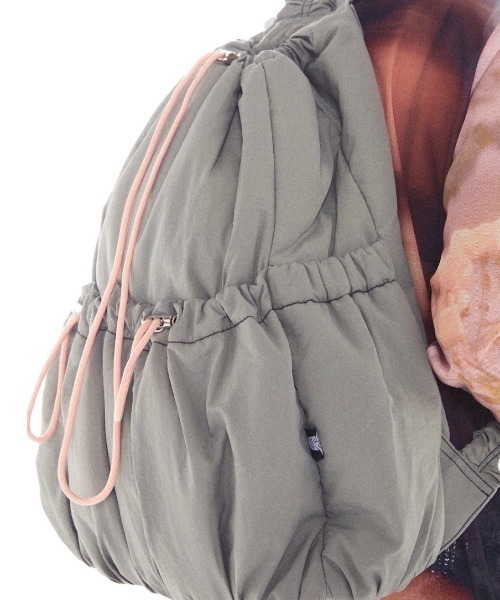 Basic Pleasure Mode(ベーシックプレジャーモード)の「ストリートファッション Y2Kファッション Basic Pleasure Mode ベーシックプレジャーモード DEMI BACKPACK バッグ リュック バックパック ナップサック 肩掛けバッグ ファッション小物(バックパック/リュック・レディース・グレー・ONE SIZE)」の3枚目の写真