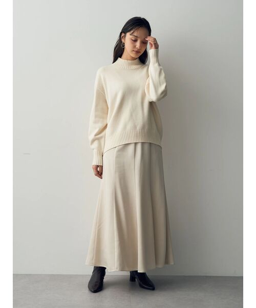 YECCA VECCA（イェッカヴェッカ）の「サテンマーメイドスカート（スカート・レディース・グレー/ブラック/アイボリー・FREE）」の5枚目の写真