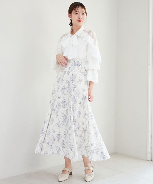 MAJESTIC LEGON（マジェスティックレゴン）の「Ladyレースフリルブラウス（シャツ/ブラウス・レディース・ピンク/オフホワイト/チャコールグレー/ブルー・MEDIUM）」の2枚目の写真