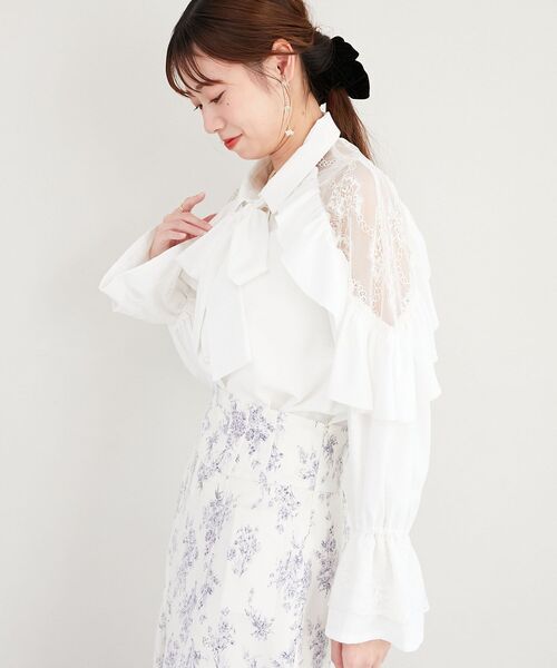 MAJESTIC LEGON（マジェスティックレゴン）の「Ladyレースフリルブラウス（シャツ/ブラウス・レディース・ピンク/オフホワイト/チャコールグレー/ブルー・MEDIUM）」の5枚目の写真