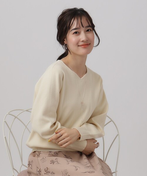 DRESKIP（ドレスキップ）の「◆【洗える】女性らしく優し気な ハートネックニット（ニット/セーター・レディース・ライトイエロー系/ブラック/ライトベージュ/グレー/ブルー・02/03/04）」の4枚目の写真