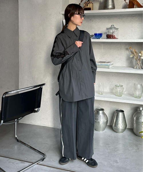 feepur（フェピュール）の「サイドパイピングマーベルトナイロンパンツ（その他パンツ・レディース・チャコールグレー/オリーブ・MEDIUM/SMALL）」の21枚目の写真