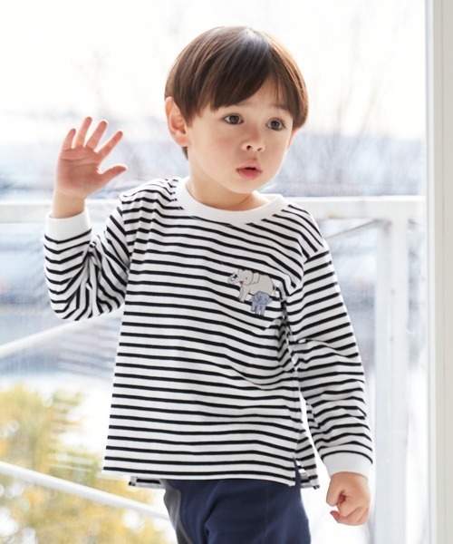petit main(プティマイン)の「【プティプラ】BOYS長袖Tシャツ(Tシャツ/カットソー・キッズ・エメラルド/ブルー/ピンク/ブラック×ホワイト/ホワイト/オフホワイト/クリーム/ライトブルー/ブラック/マルチ・130cm/80cm/90cm/110cm/120cm/100cm)」の4枚目の写真