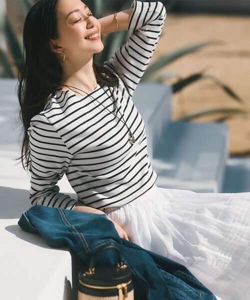 23区 S(ニジュウサンクチイサイサイズ)の「【Oggi4月号掲載/洗える】Armor-lux ボーダー カットソー(Tシャツ/カットソー・レディース・ブラック系1/レッド系1/ブルー系1・32)」の4枚目の写真