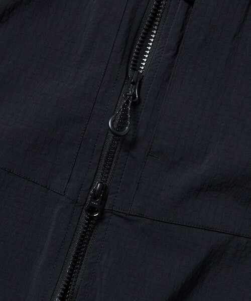 FREAK'S STORE（フリークスストア）の「コーデュラナイロン テックベスト/リラックスフィット（ベスト・メンズ・ブラック/オリーブ・MEDIUM/LARGE）」の7枚目の写真