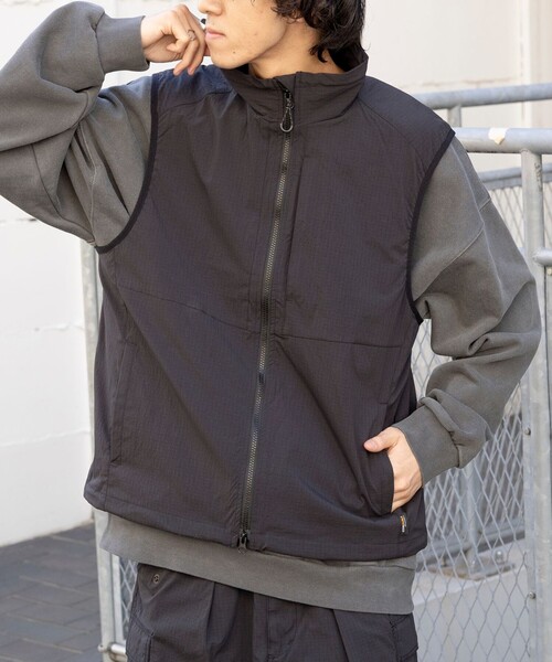 FREAK'S STORE（フリークスストア）の「コーデュラナイロン テックベスト/リラックスフィット（ベスト・メンズ・ブラック/オリーブ・MEDIUM/LARGE）」の22枚目の写真