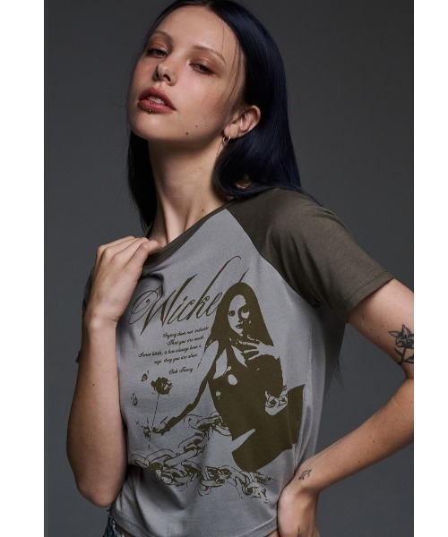 FANCY CLUB(ファンシークラブ)の「A'GEM/9 × .kom 『 FANCY CLUB/ファンシークラブ』 WICKED REGLAN STANDARD TEE/ラグラン Tシャツ(Tシャツ/カットソー・レディース・ブラック/カーキ・FREE)」の7枚目の写真
