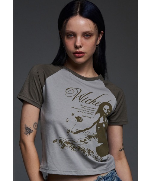 FANCY CLUB(ファンシークラブ)の「A'GEM/9 × .kom 『 FANCY CLUB/ファンシークラブ』 WICKED REGLAN STANDARD TEE/ラグラン Tシャツ(Tシャツ/カットソー・レディース・ブラック/カーキ・FREE)」の8枚目の写真