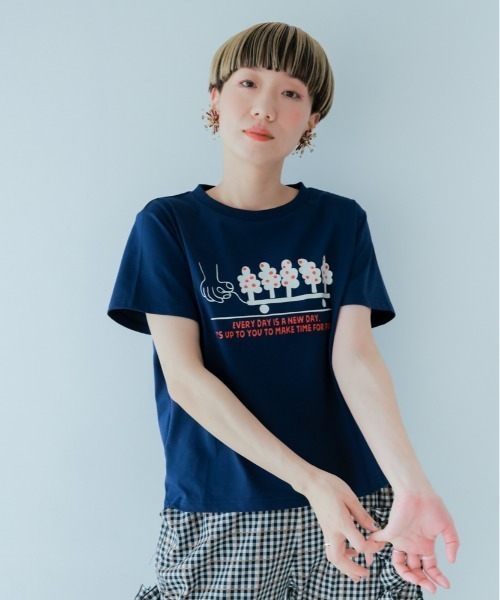unica（ユニカ）の「ｔｒｅｅ　ｃａｒｒｙ　Ｔシャツ（Tシャツ/カットソー・レディース・ネイビー/オフホワイト・F）」の2枚目の写真