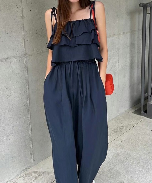 Twinkle;pm(トゥインクルピーエム)の「ティアードキャミ×ワイドパンツセットアップ(ワンピース・レディース・オフホワイト/ネイビー・FREE)」の1枚目の写真